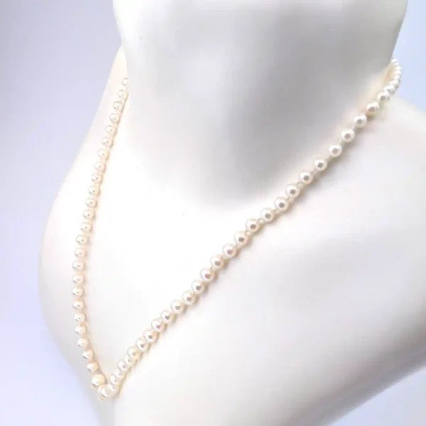 Graduated Akoya Pearl Necklace