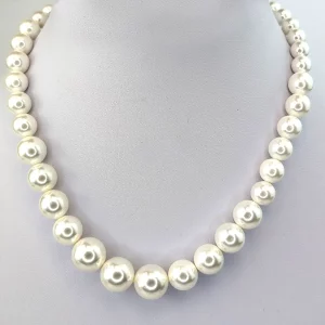 Mother of pearl and silver necklace