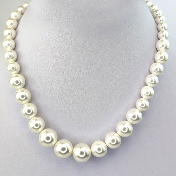 Mother of pearl and silver necklace